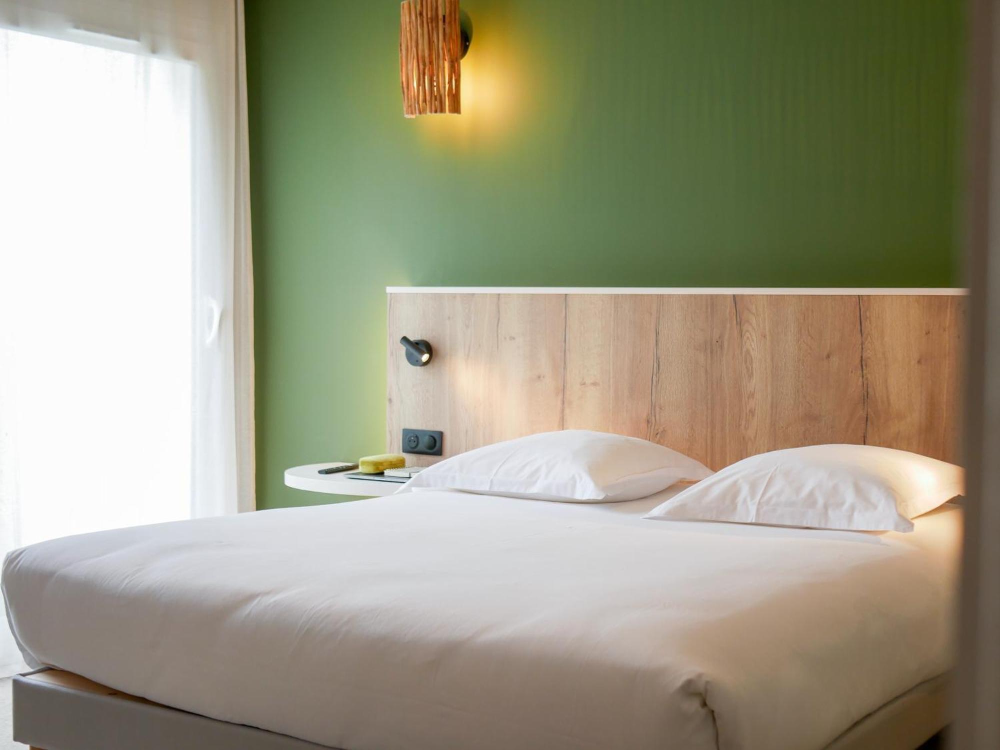 Best Western Le Bois De La Marche Liguge Екстер'єр фото